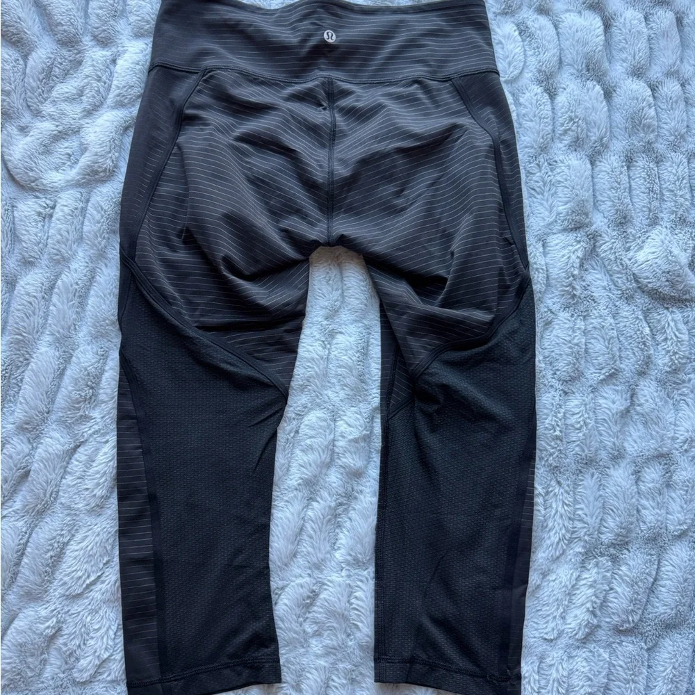 Lululemon Black Stripped Leggings Mesh Cutouts Size 10 - Picture 3 of 6